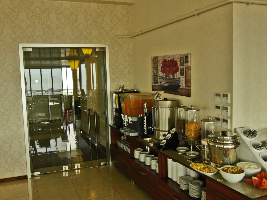 Gold Hotel 5
