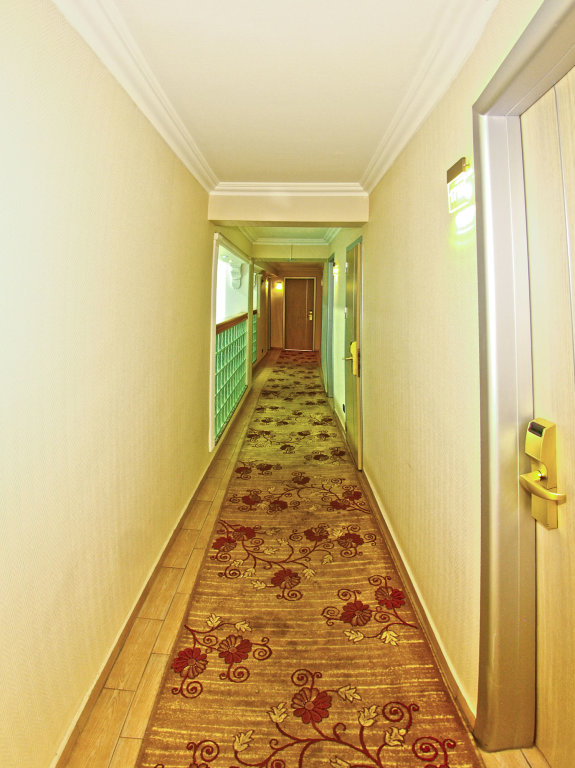 Gold Hotel 7
