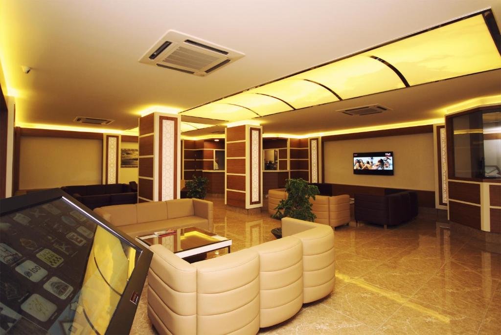 Gold Hotel 8