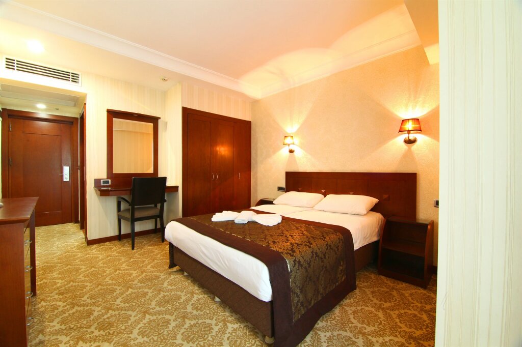 Hotel Monaco 2