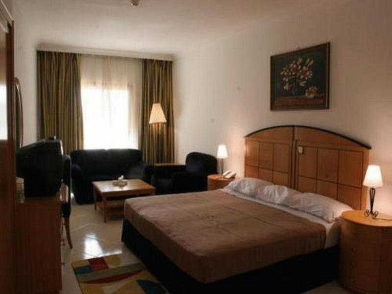 Dolphin Hotel Apartments 16