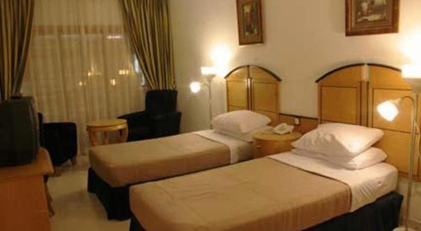 Dolphin Hotel Apartments 3