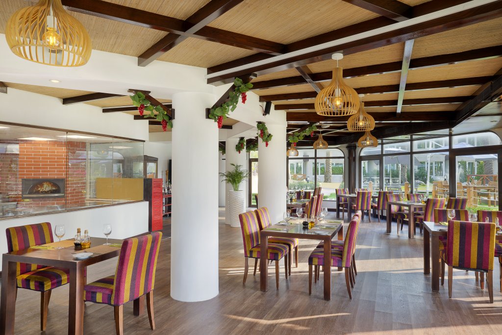 Habtoor Grand Resort, Autograph Collection 12