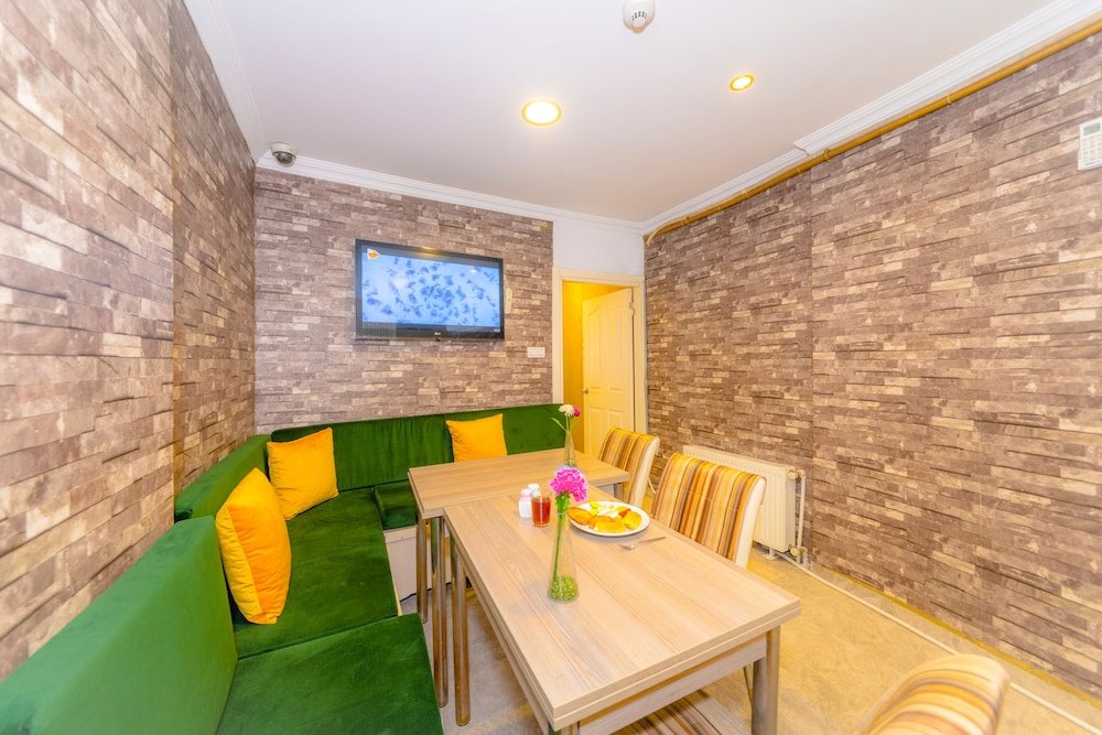 Walnut Shell Hotel 21