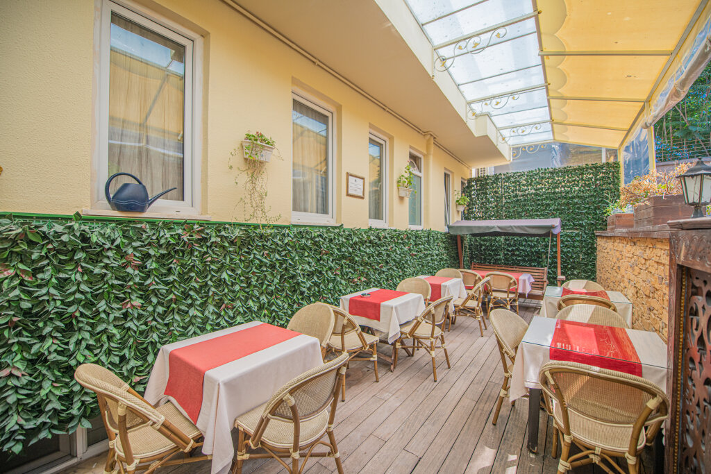 Kaftan Hotel 12