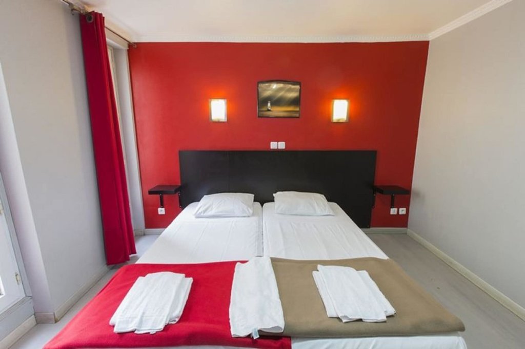 Hipotel Paris Gambetta Republique 12