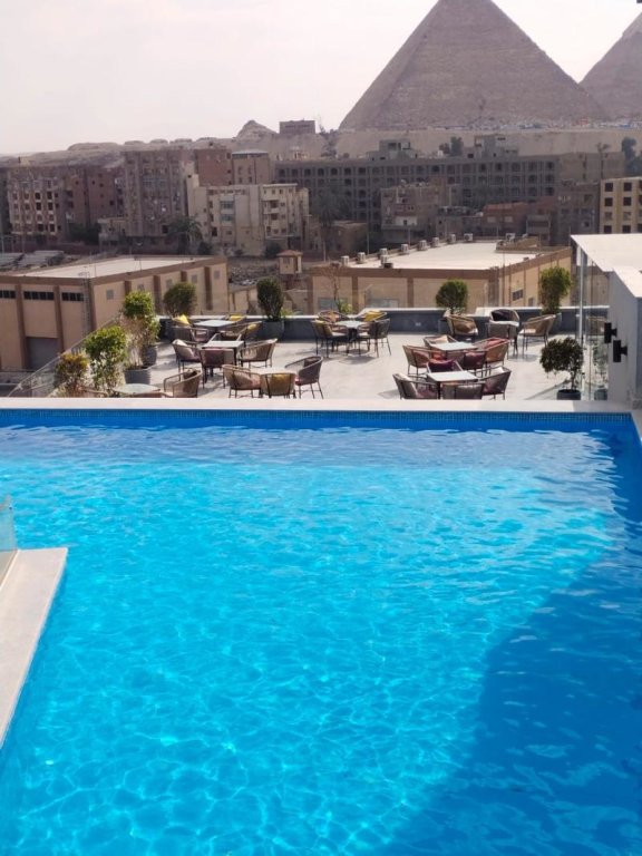 Pyramid Front Hotel 1