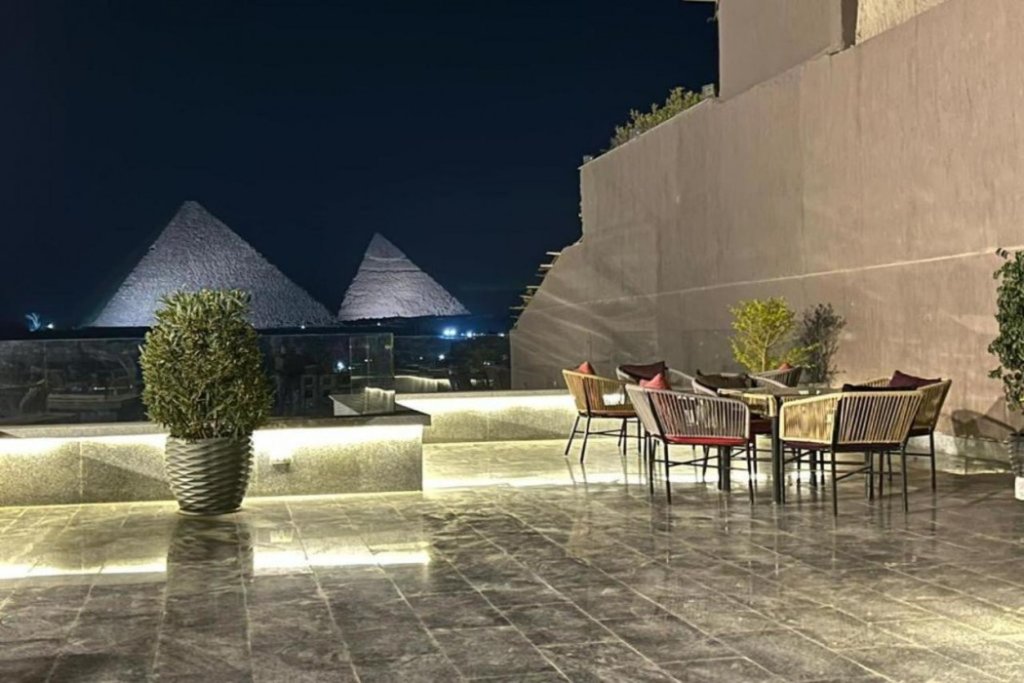 Pyramid Front Hotel 10
