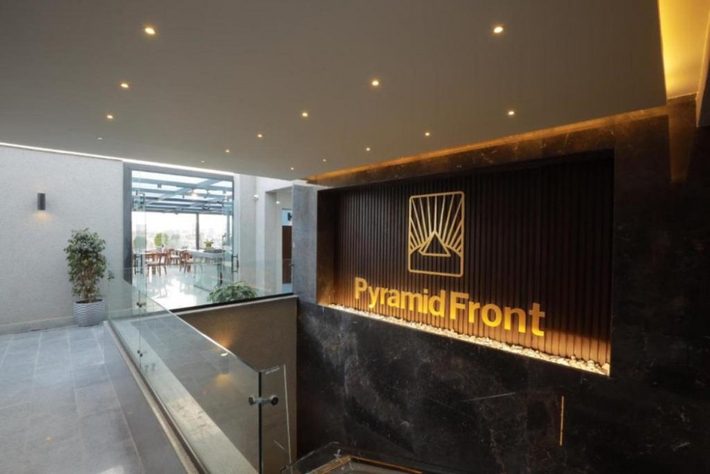 Pyramid Front Hotel 20