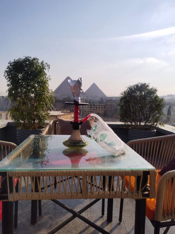 Pyramid Front Hotel 24