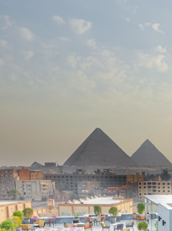 Pyramid Front Hotel 5