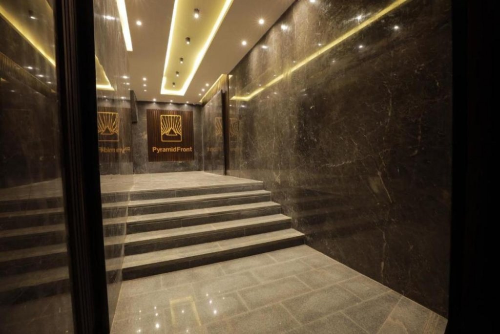 Pyramid Front Hotel 8