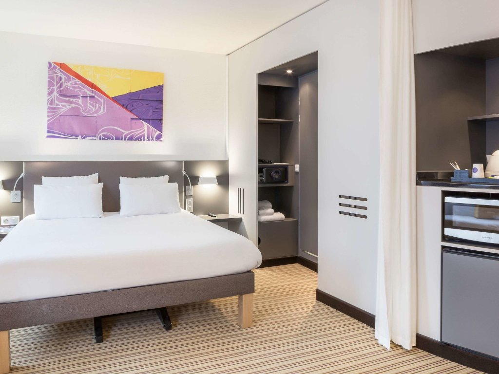 Novotel Suites Paris Roissy CDG 8