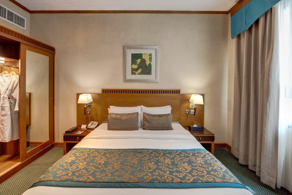 Golden Tulip Al Barsha 8