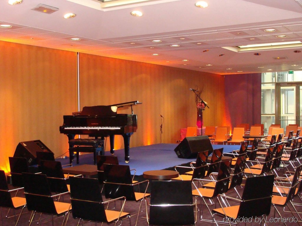 Holiday Inn Express Paris-Canal de la Villette, an IHG Hotel 5