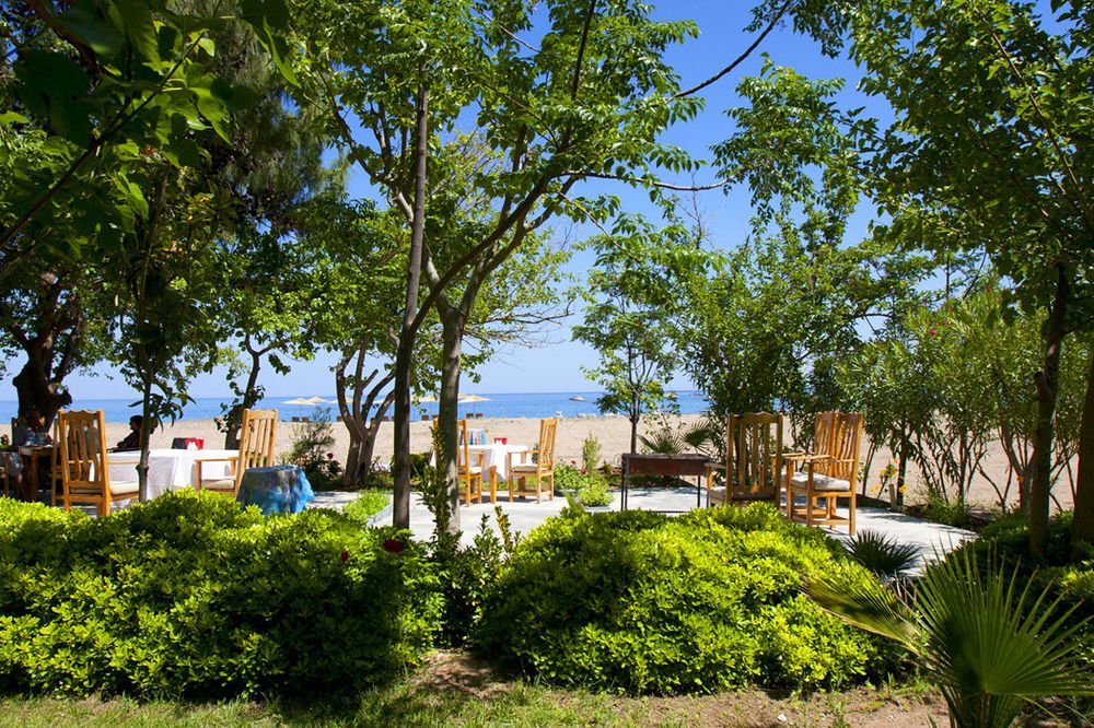 Etenna Beach Bungalows 3
