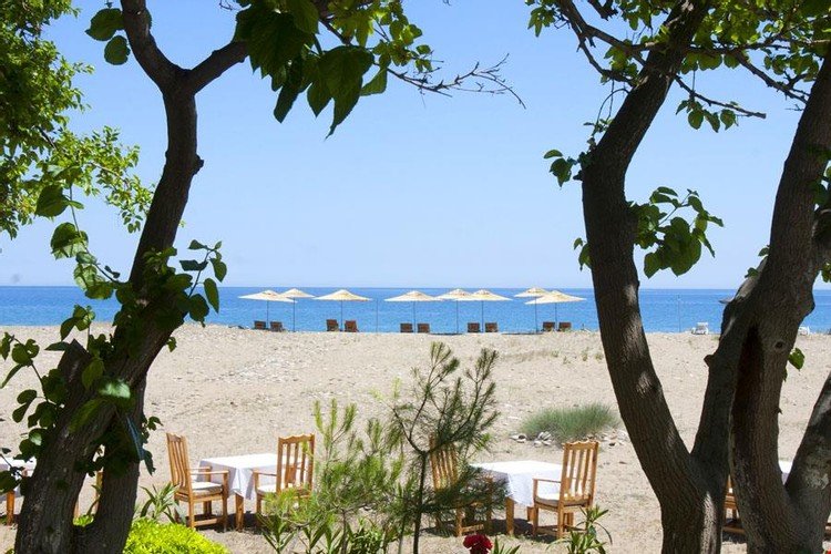 Etenna Beach Bungalows 8