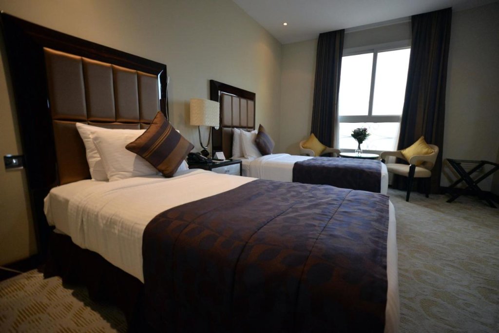 Strato Hotel by Warwick 10