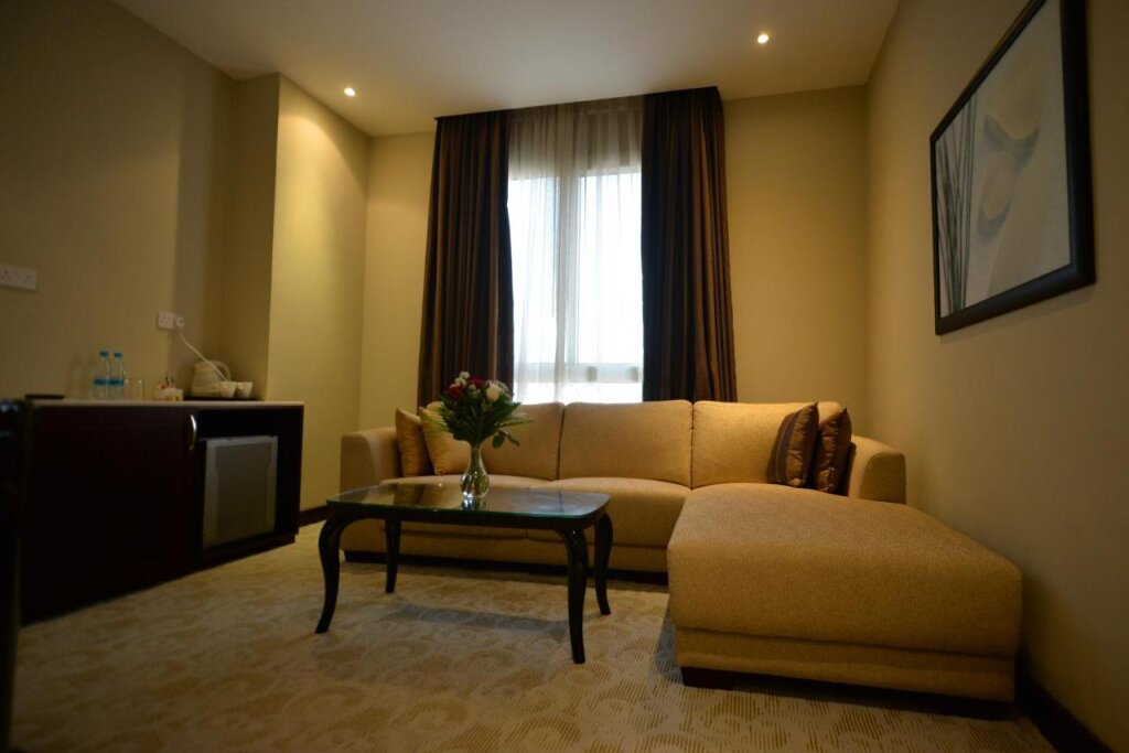 Strato Hotel by Warwick 11