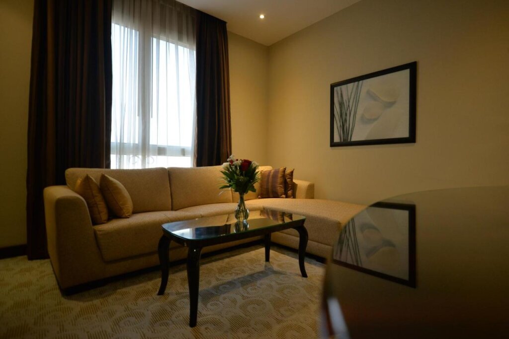 Strato Hotel by Warwick 12