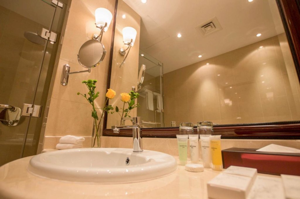 Strato Hotel by Warwick 17