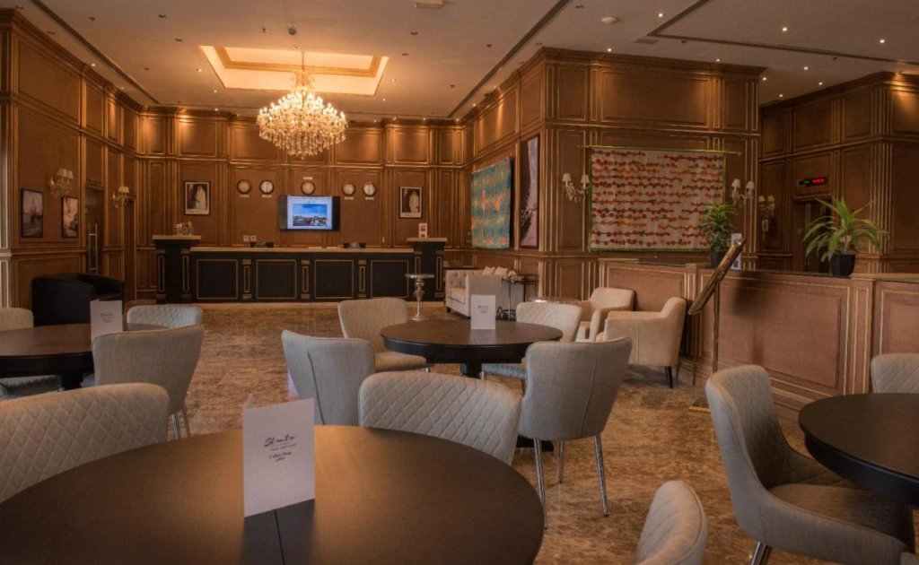 Strato Hotel by Warwick 2