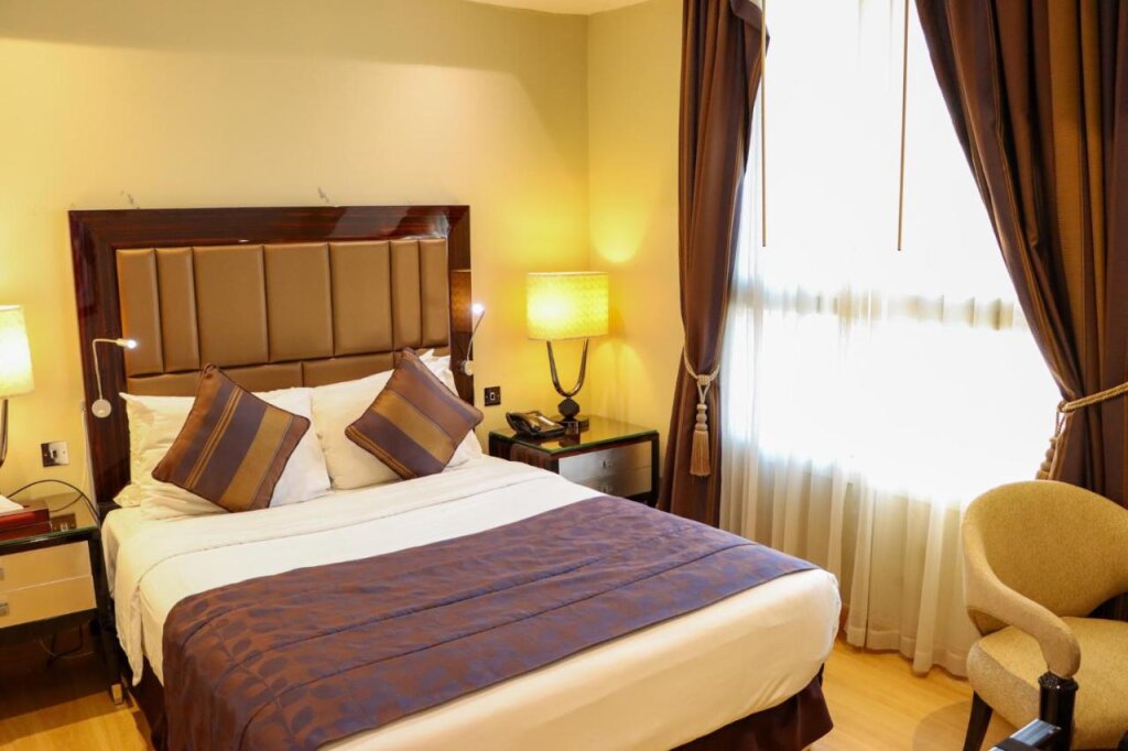 Strato Hotel by Warwick 5
