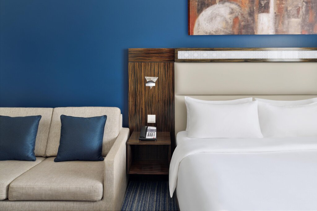 Holiday Inn Express Dubai Safa Park, an IHG Hotel 4