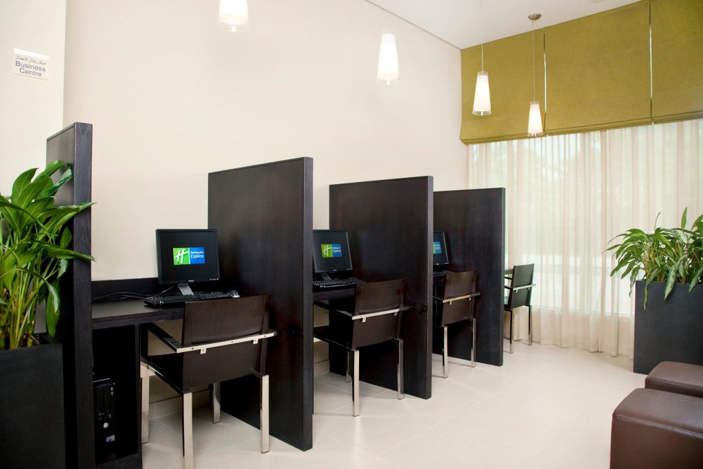 Holiday Inn Express Dubai Safa Park, an IHG Hotel 5
