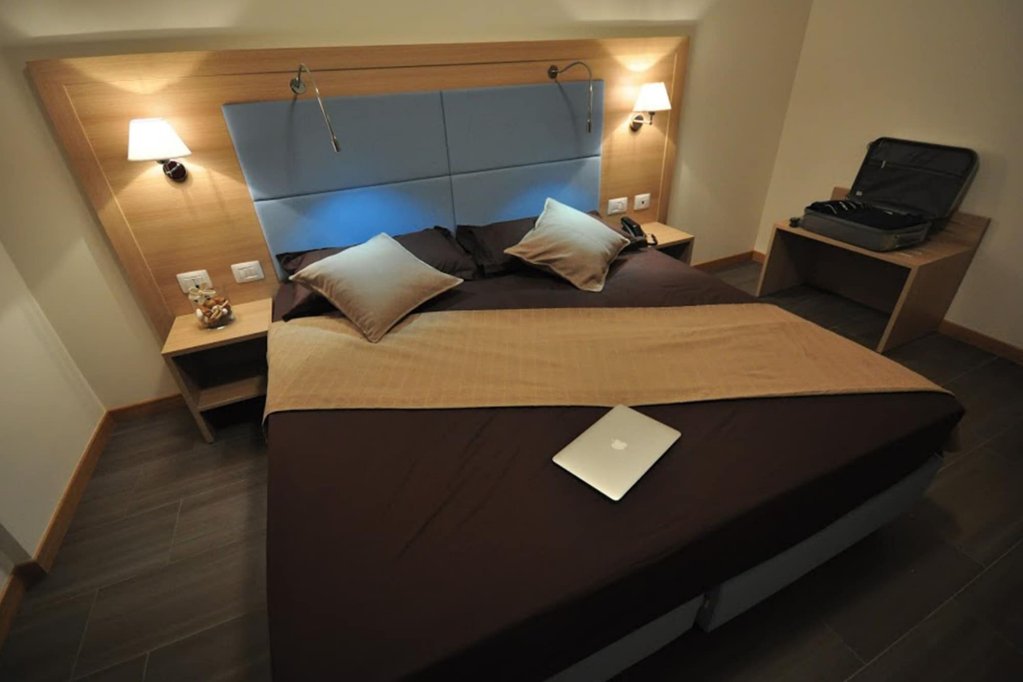Hotel 325 Tor Vergata 12