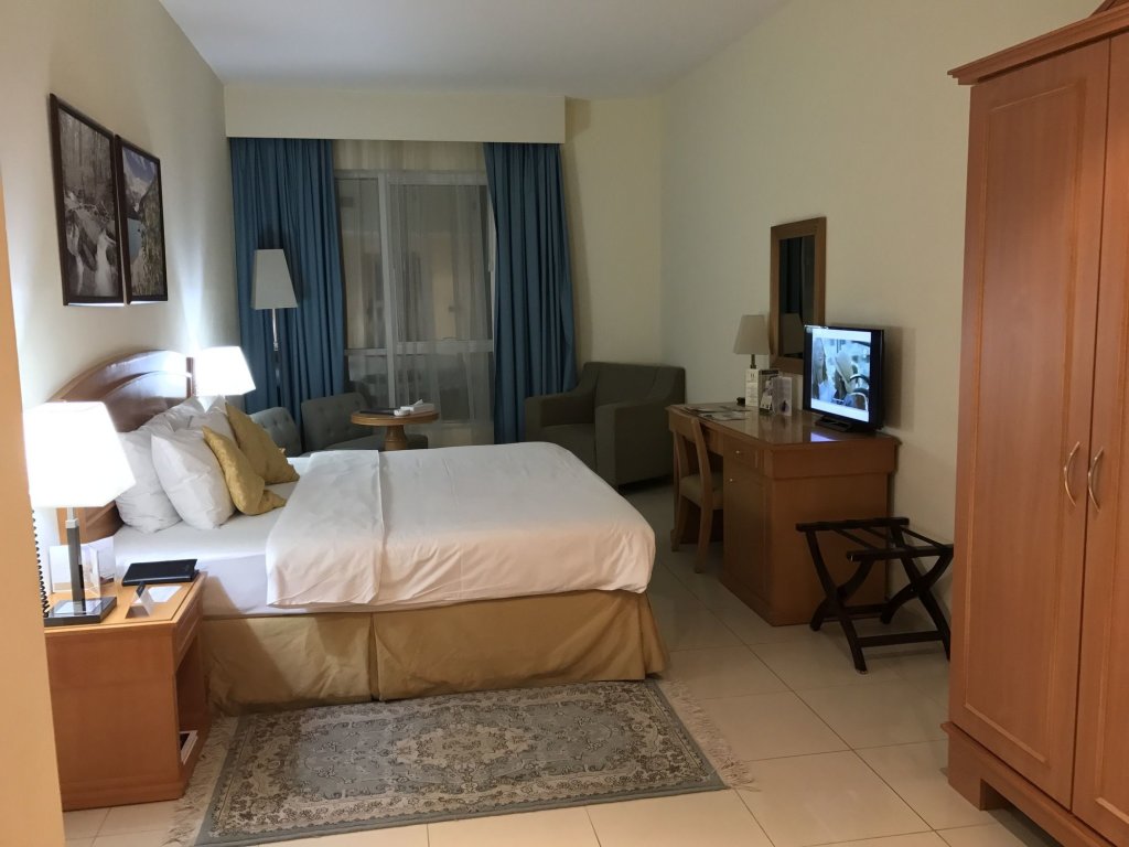 Golden Tulip Sharjah 3