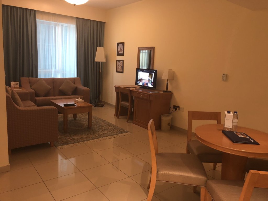 Golden Tulip Sharjah 5