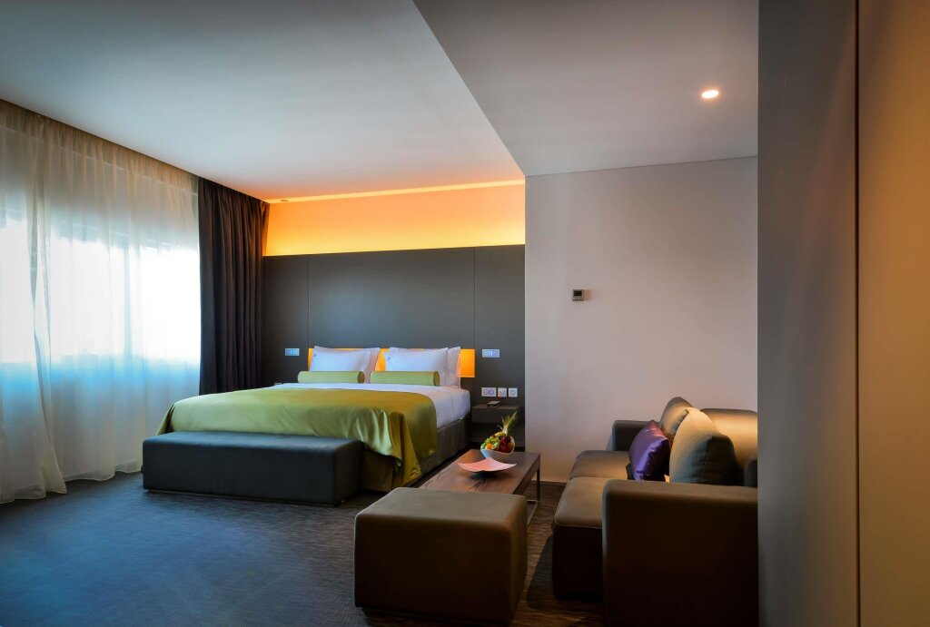 72 Hotel 3