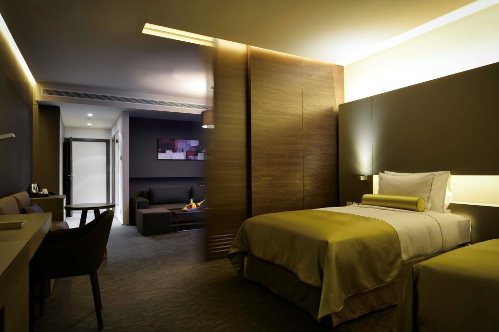 72 Hotel 5