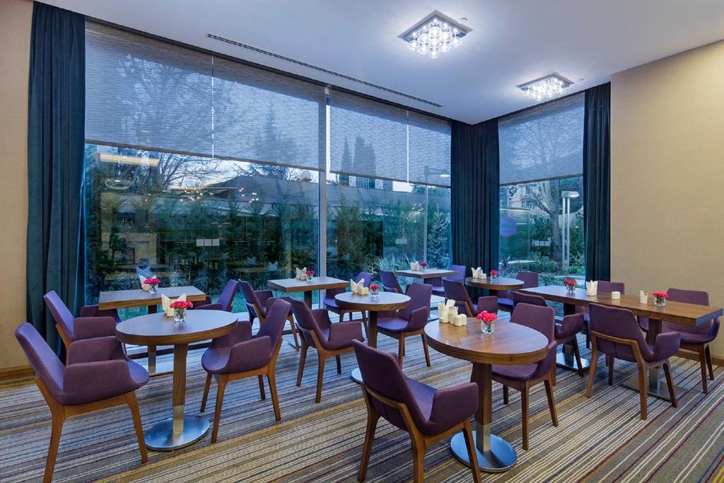 Hampton by Hilton Istanbul Atakoy 10