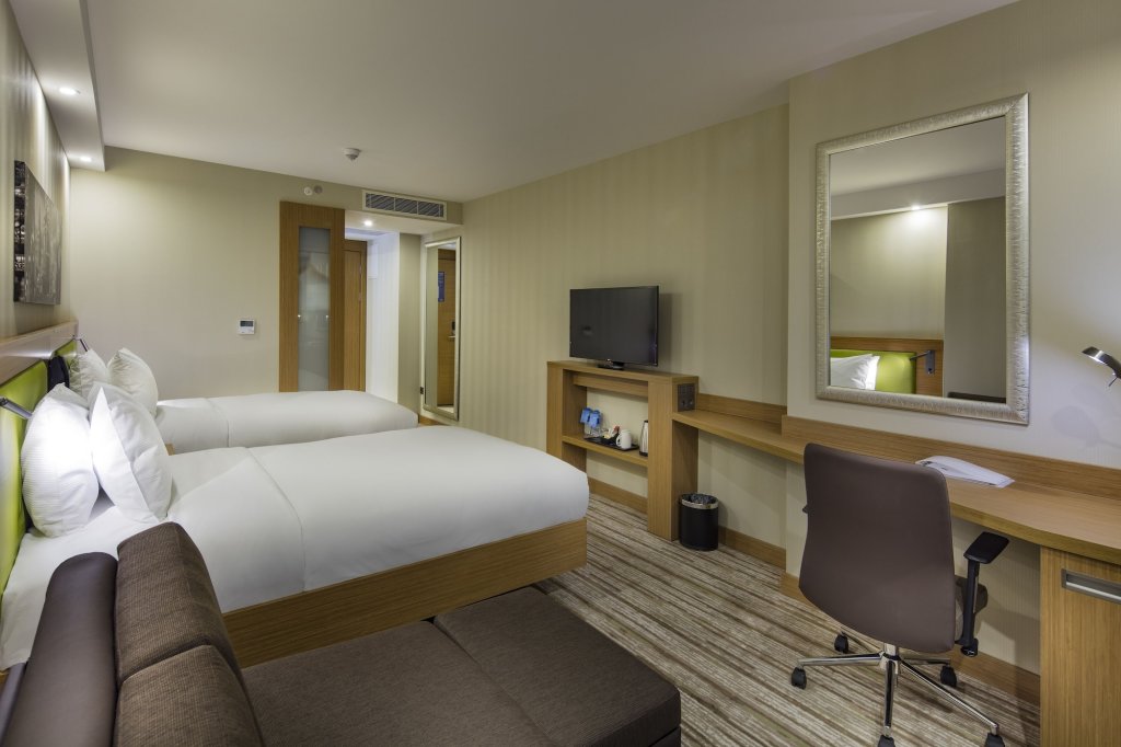 Hampton by Hilton Istanbul Atakoy 4