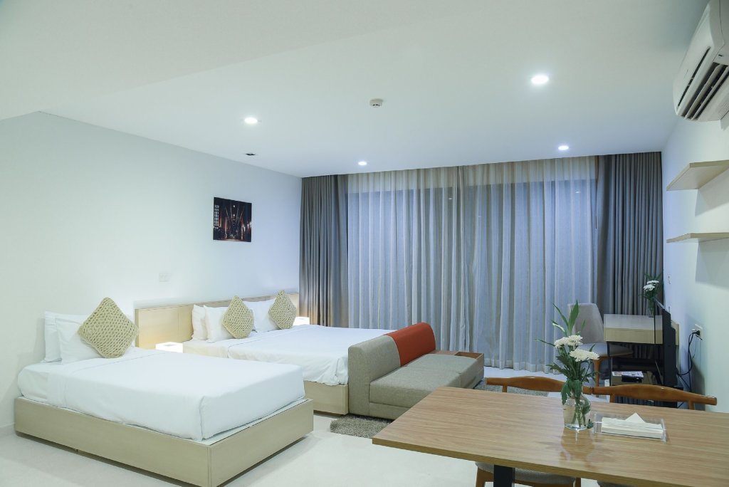 The Silver Palm Hotel 24
