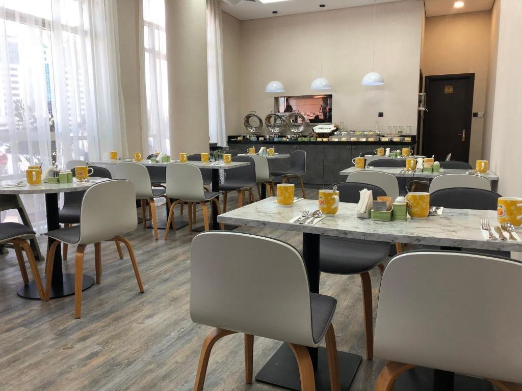 TIME Express Hotel Al Khan 10