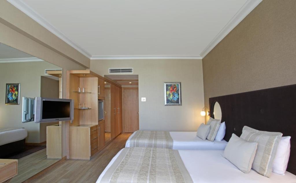 WOW Airport Hotel 3