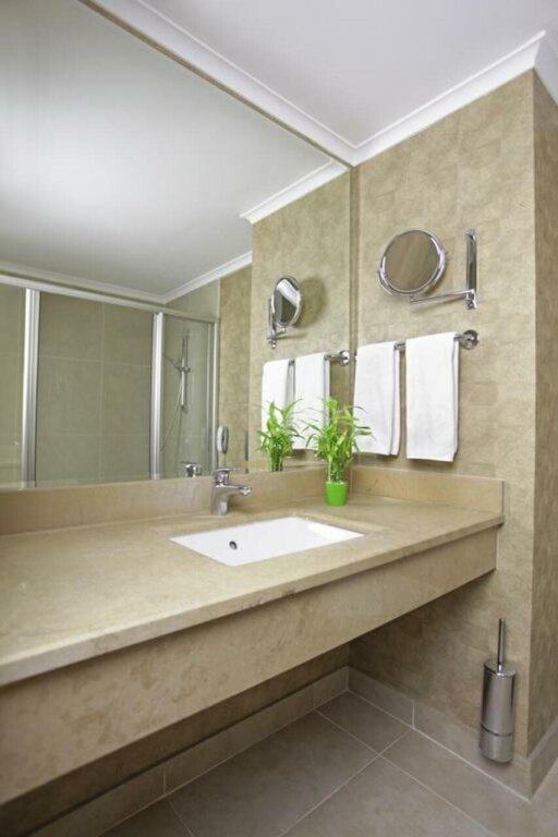 WOW Airport Hotel 4