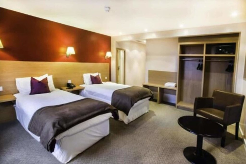 OYO Luton Hotel 4