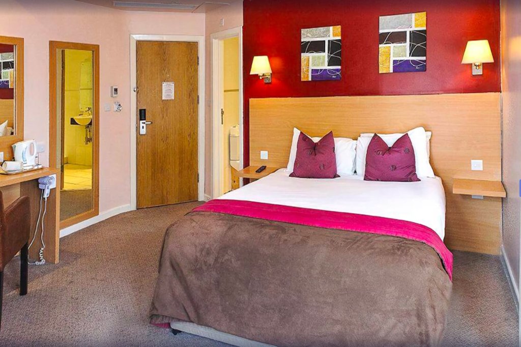OYO Luton Hotel 7