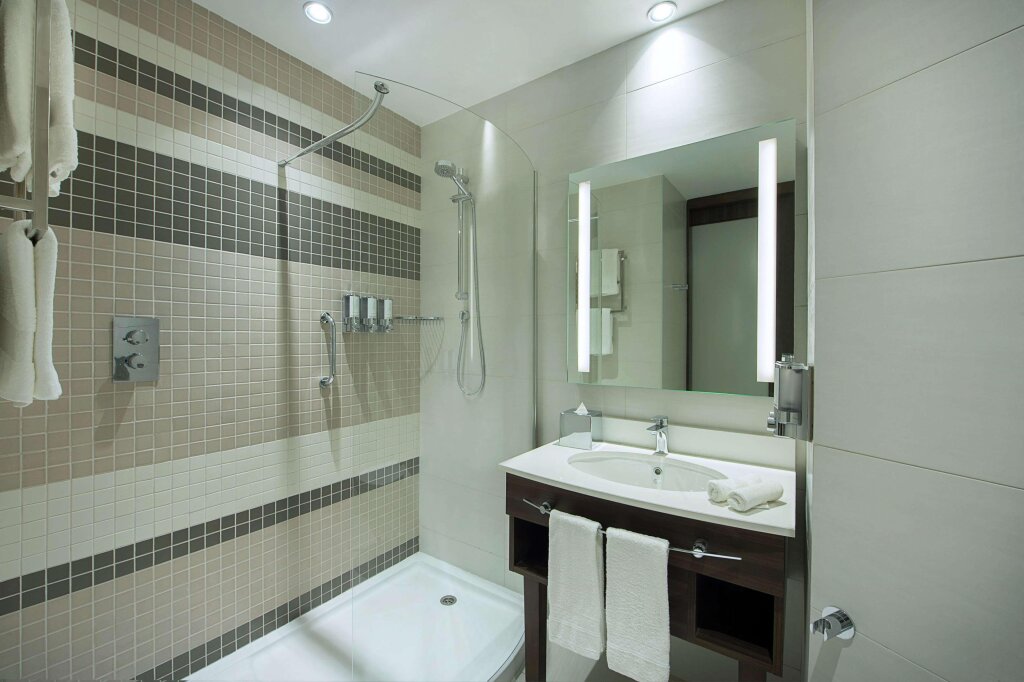 Hampton by Hilton Dubai Airport 10