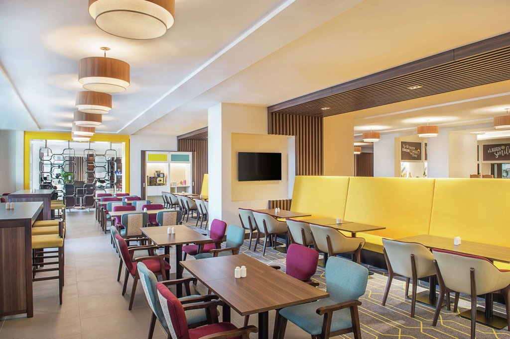 Hampton by Hilton Dubai Airport 4
