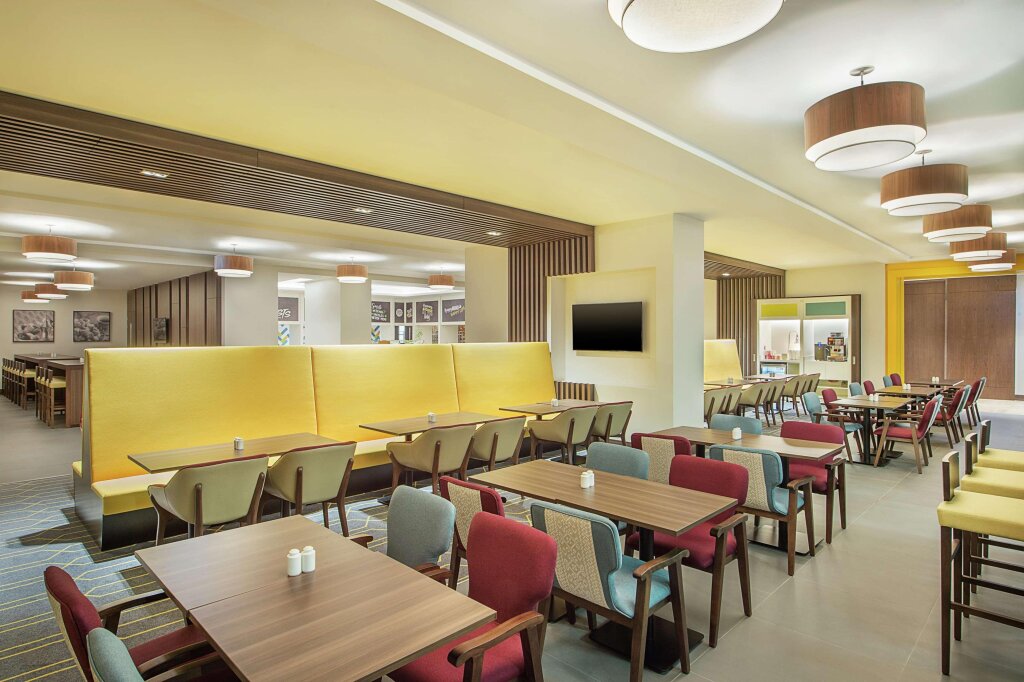 Hampton by Hilton Dubai Airport 7