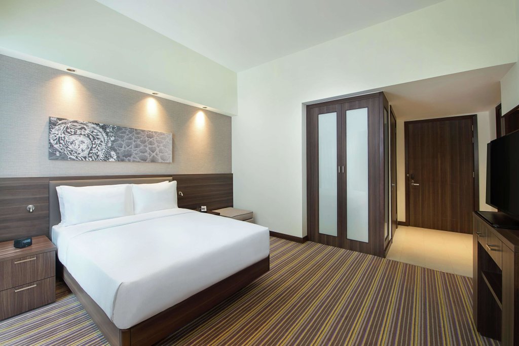 Hampton by Hilton Dubai Airport 8
