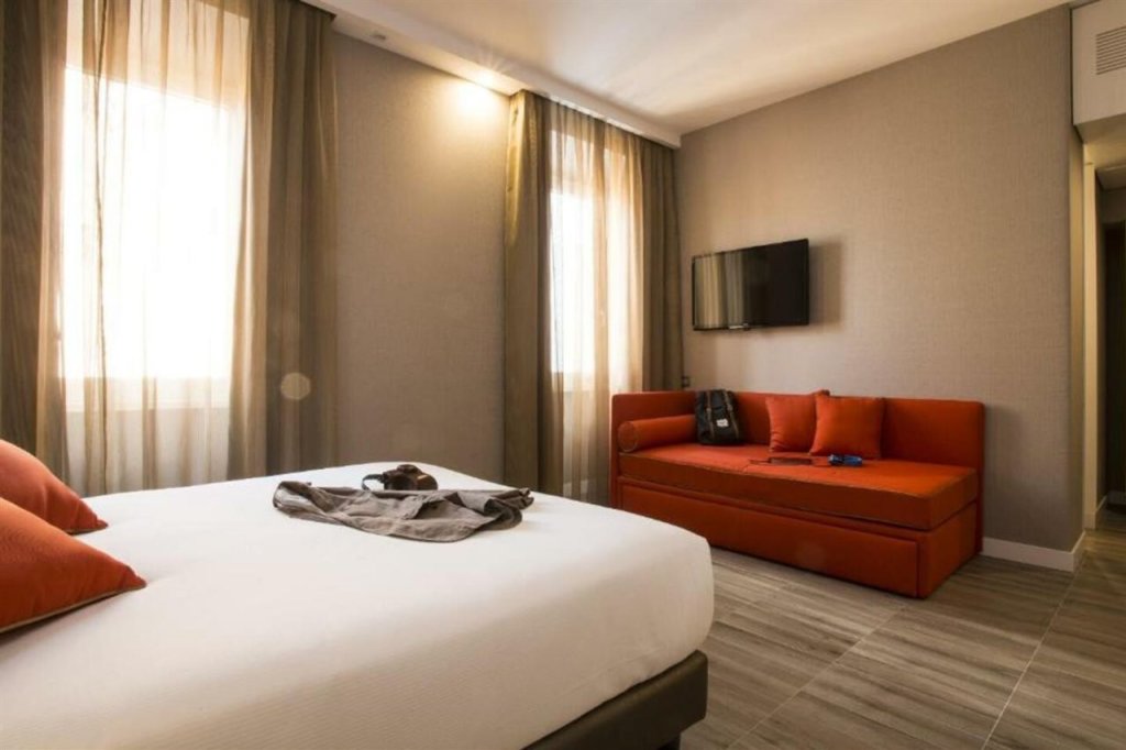 The Guardian Hotel 8
