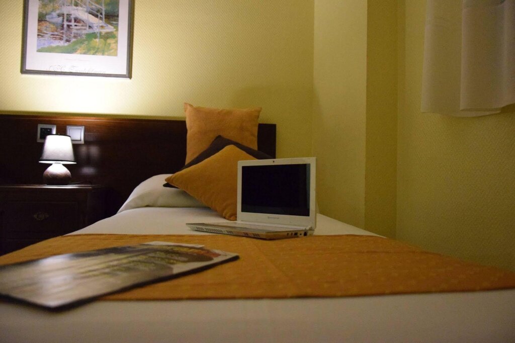 Hotel Complutense 1