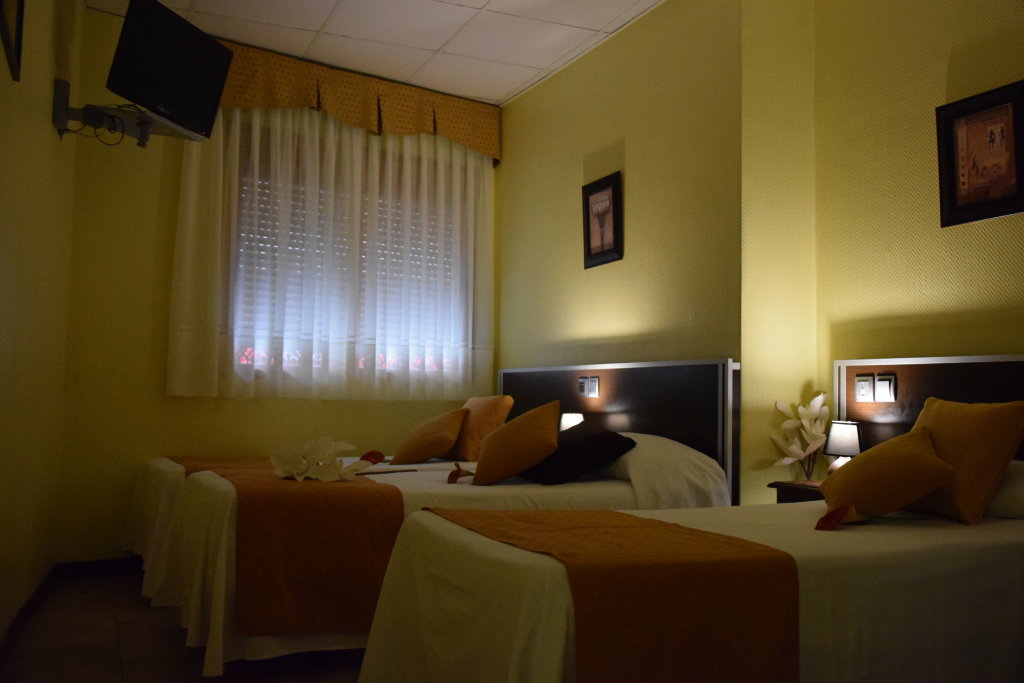 Hotel Complutense 12