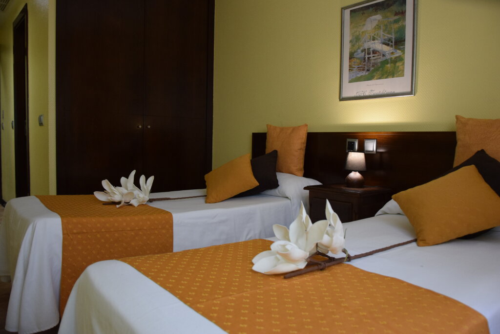 Hotel Complutense 14